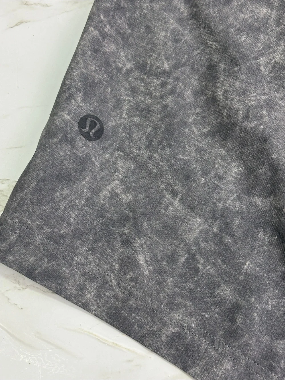 Mens Lululemon T.H.E. Short 9" Linerless Shorts Gravel Dust Asphalt Grey S 34W - Picture 5 of 6